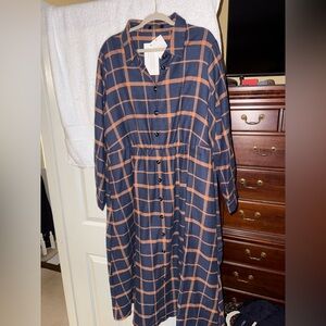 BloomChic Shirt dress with belt tie; Navy/Brown Size 22/24; flannel material